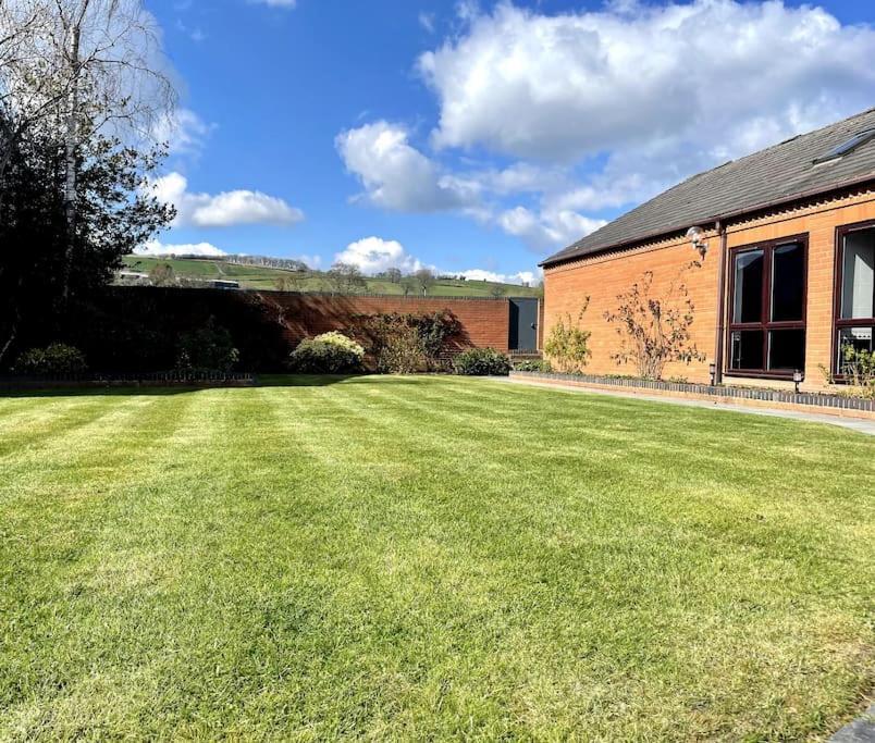 Vast, Elegant Home With Indoor Pool & Sauna Near Popular Golf Course Kington  Zewnętrze zdjęcie