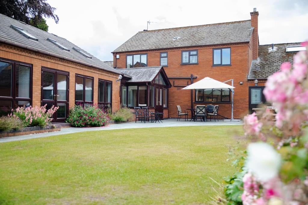 Vast, Elegant Home With Indoor Pool & Sauna Near Popular Golf Course Kington  Zewnętrze zdjęcie