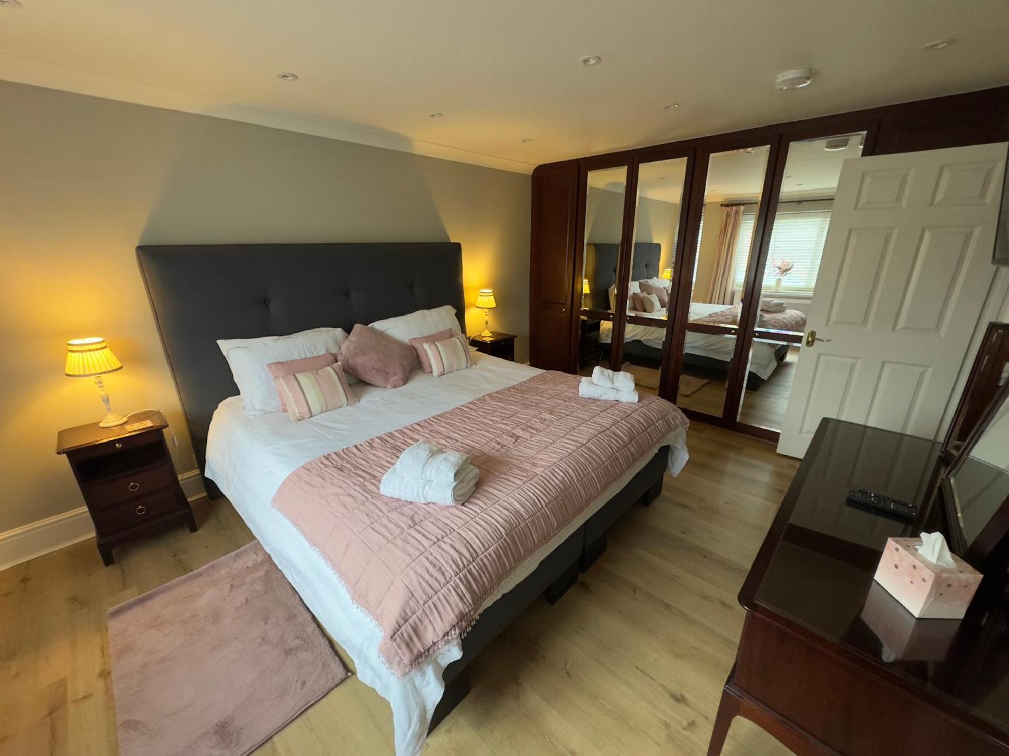 Vast, Elegant Home With Indoor Pool & Sauna Near Popular Golf Course Kington  Zewnętrze zdjęcie